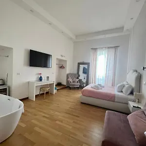 Panzió Caracciolo Beb, Nápoly