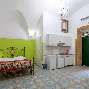 Apartman Nacity, Nápoly
