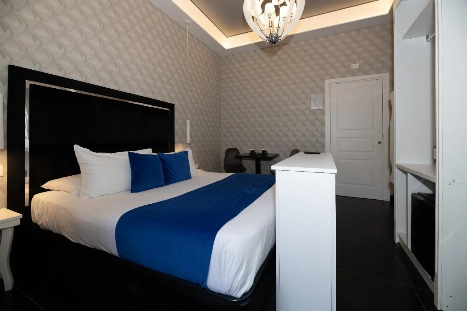 Luna Luxury Bed And Breakfast Naples Bed & Breakfast